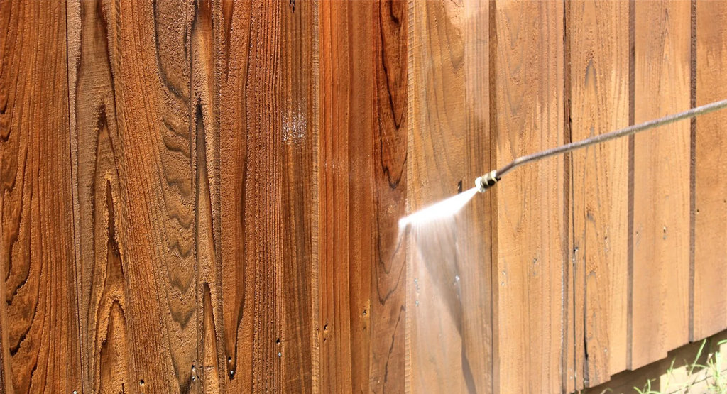 Pressure washing fences